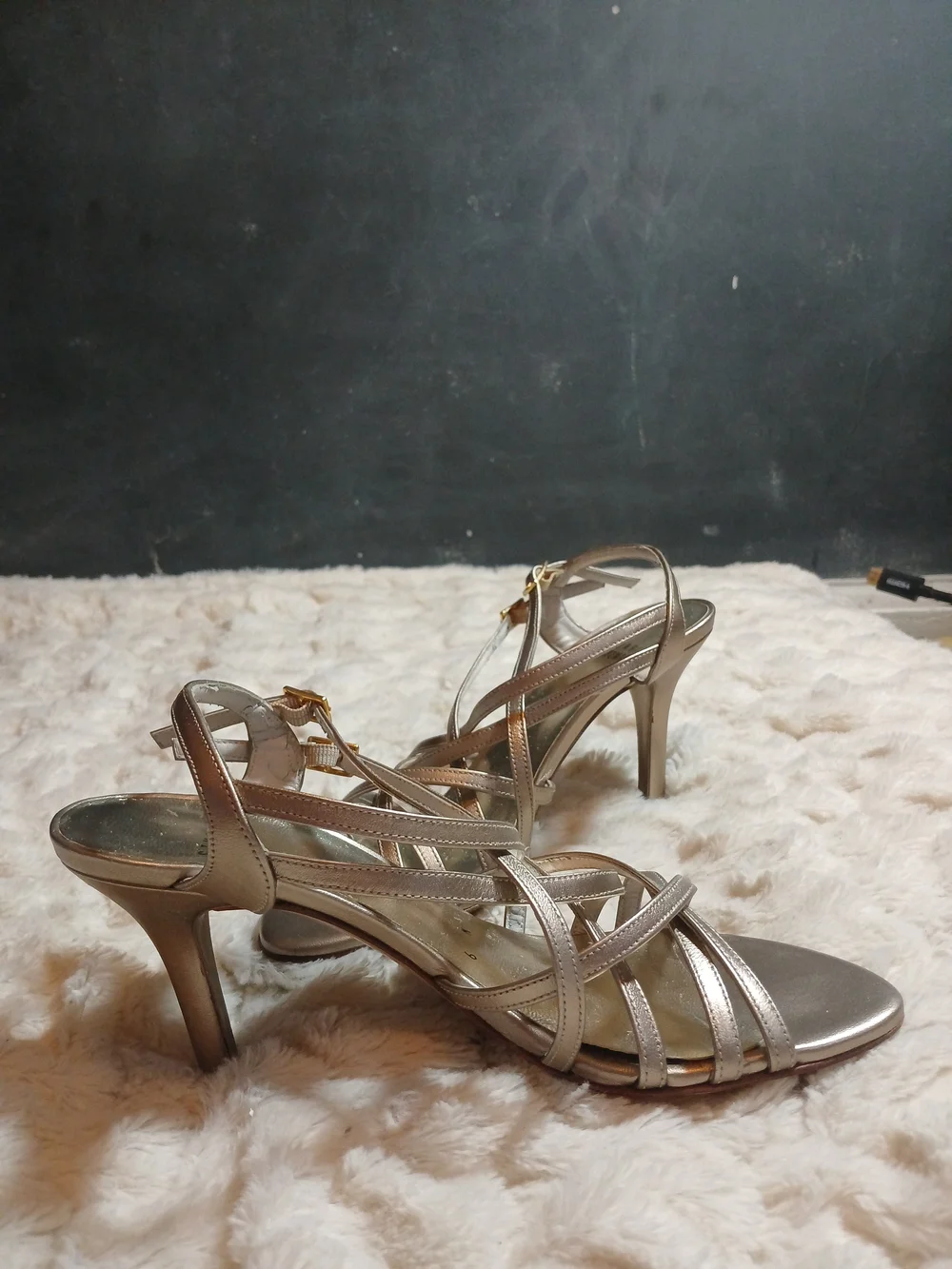 Stuart Weitzman Gold Metallic Strappy Sandals Womens Size 6 M